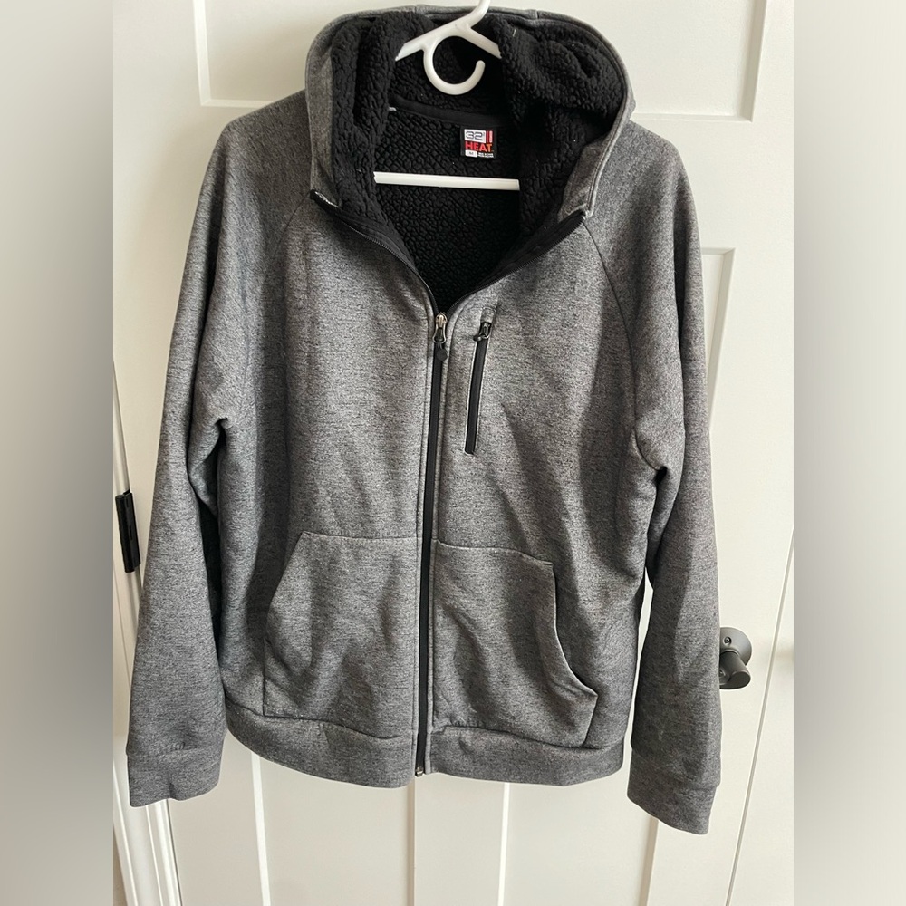 Men’s, medium, Sherpa lines 32° jacket! Charcoal grey, warm, comfy, work,